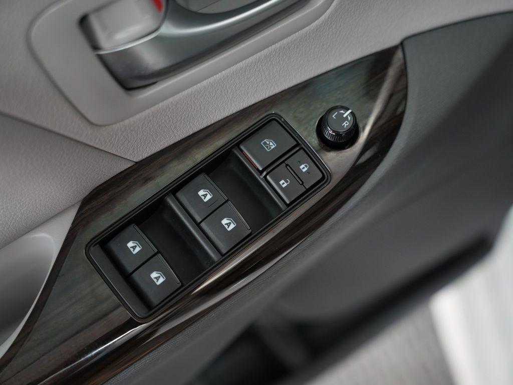 Toyota Sienna XLE Auto Access Seat FWD 7-Passenger (Natl) 2020