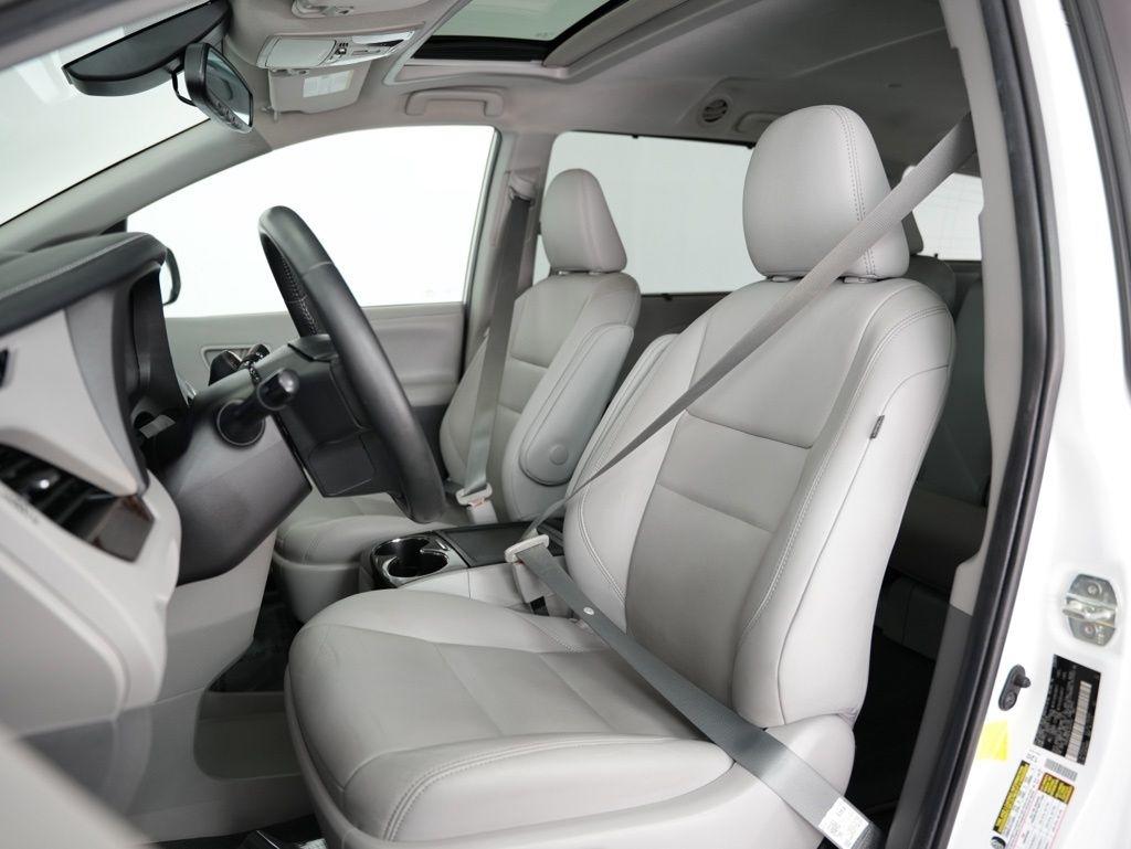 Toyota Sienna XLE Auto Access Seat FWD 7-Passenger (Natl) 2020