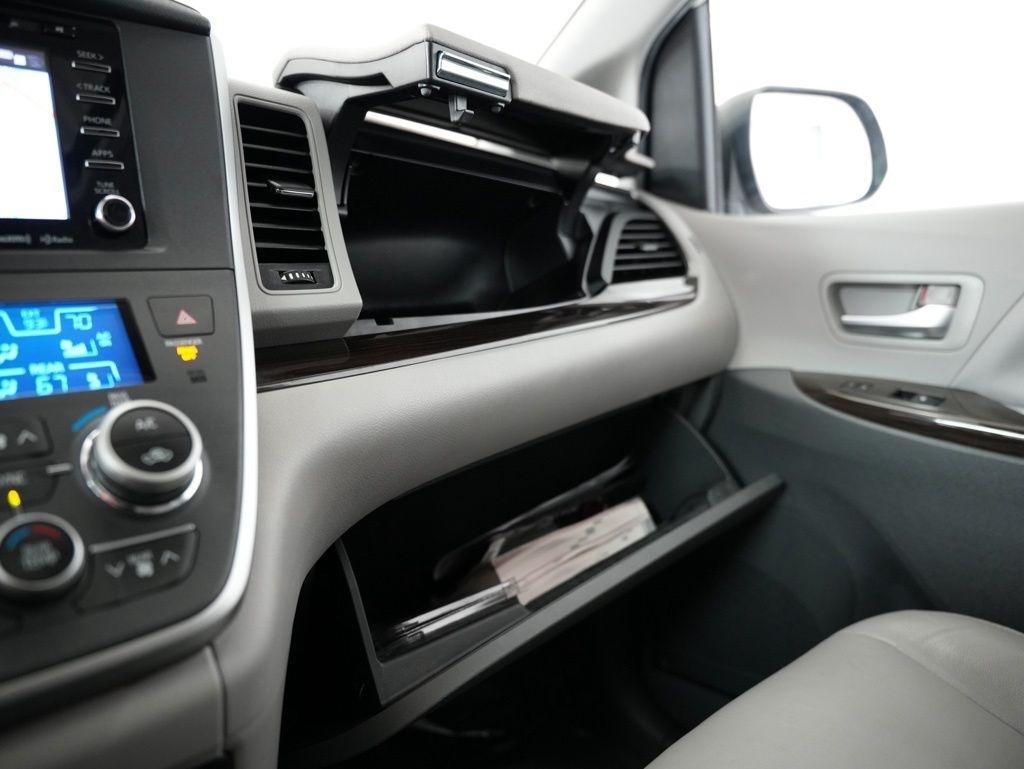 Toyota Sienna XLE Auto Access Seat FWD 7-Passenger (Natl) 2020