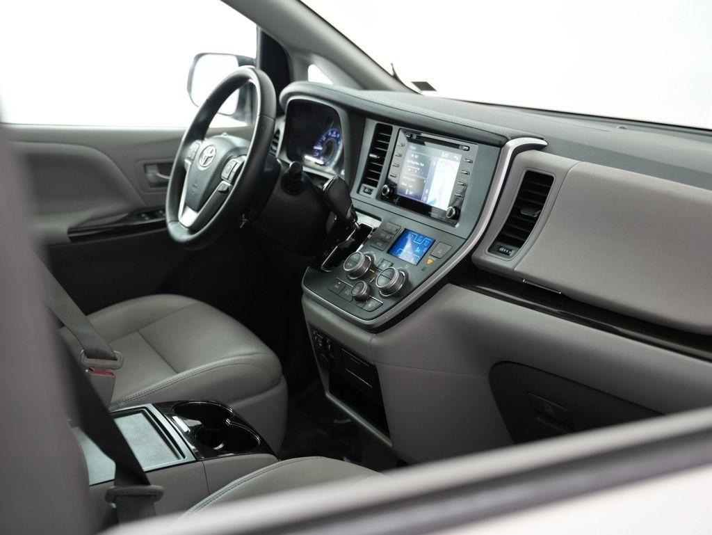 Toyota Sienna XLE Auto Access Seat FWD 7-Passenger (Natl) 2020
