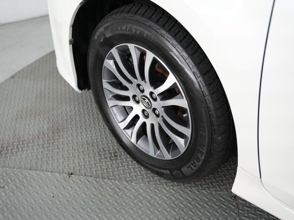 Toyota Sienna XLE Auto Access Seat FWD 7-Passenger (Natl) 2020