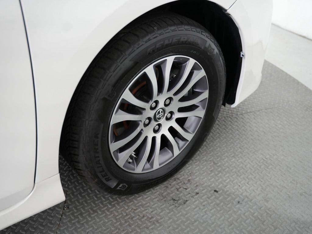 Toyota Sienna XLE Auto Access Seat FWD 7-Passenger (Natl) 2020