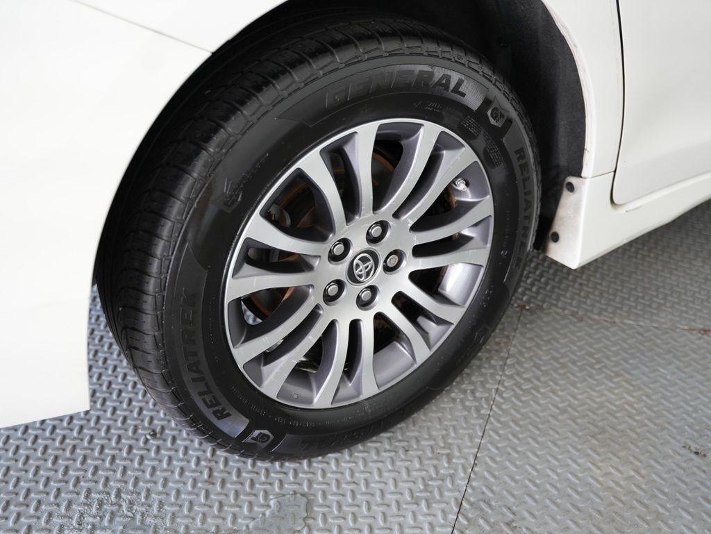 Toyota Sienna XLE Auto Access Seat FWD 7-Passenger (Natl) 2020