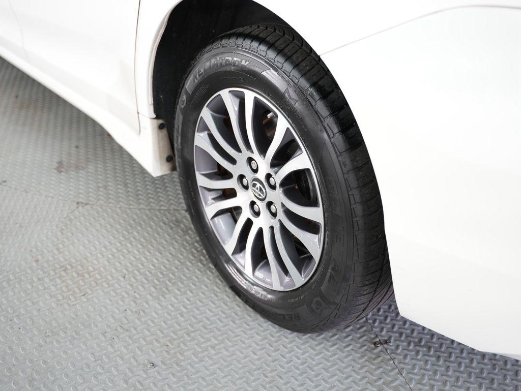 Toyota Sienna XLE Auto Access Seat FWD 7-Passenger (Natl) 2020