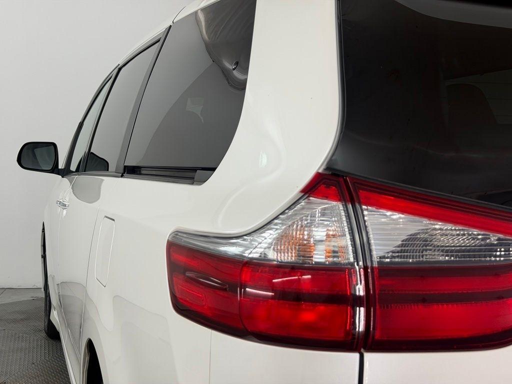 Toyota Sienna XLE Auto Access Seat FWD 7-Passenger (Natl) 2020
