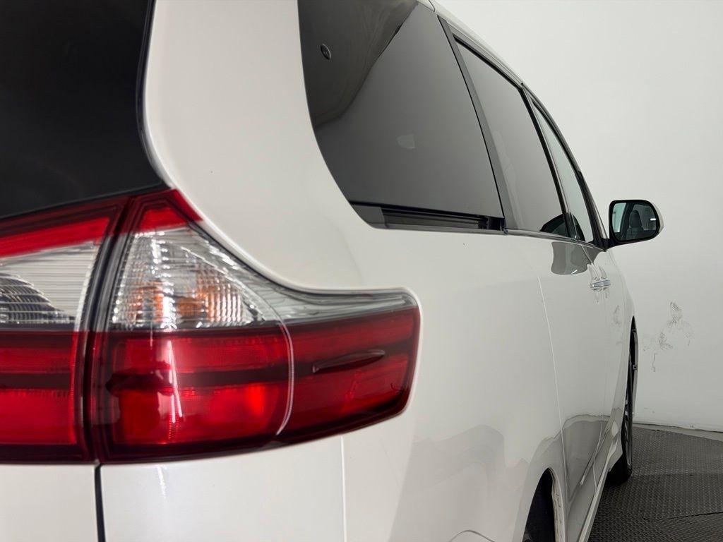 Toyota Sienna XLE Auto Access Seat FWD 7-Passenger (Natl) 2020