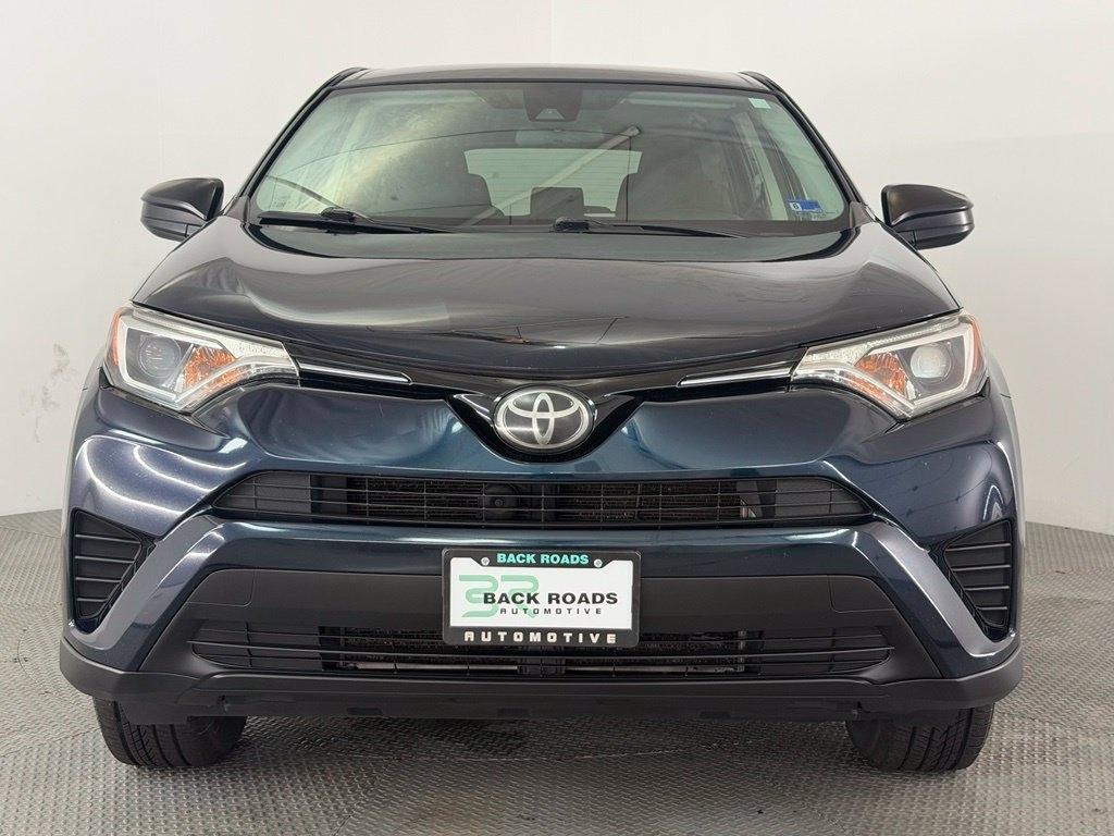 Toyota RAV4 LE AWD (Natl) 2018