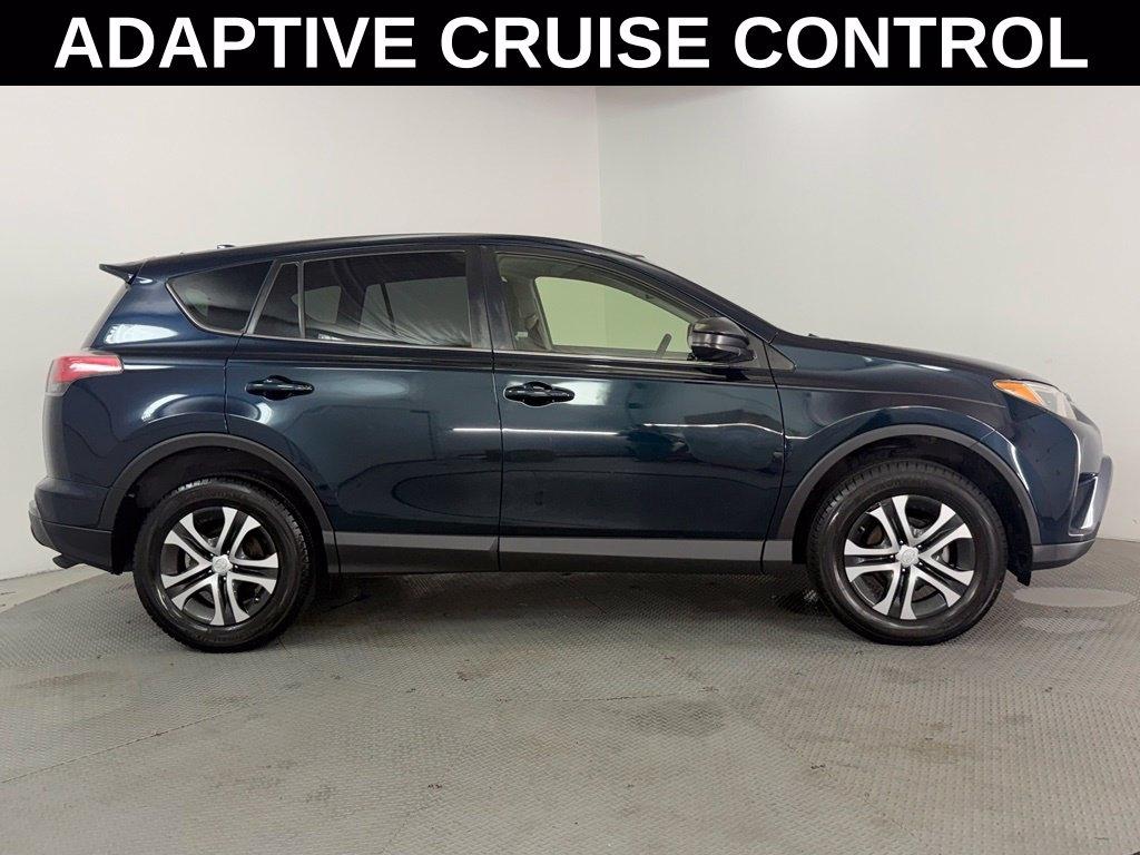 Toyota RAV4 LE AWD (Natl) 2018