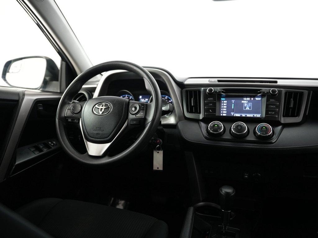 Toyota RAV4 LE AWD (Natl) 2018