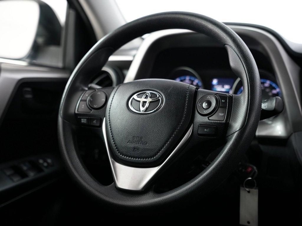 Toyota RAV4 LE AWD (Natl) 2018