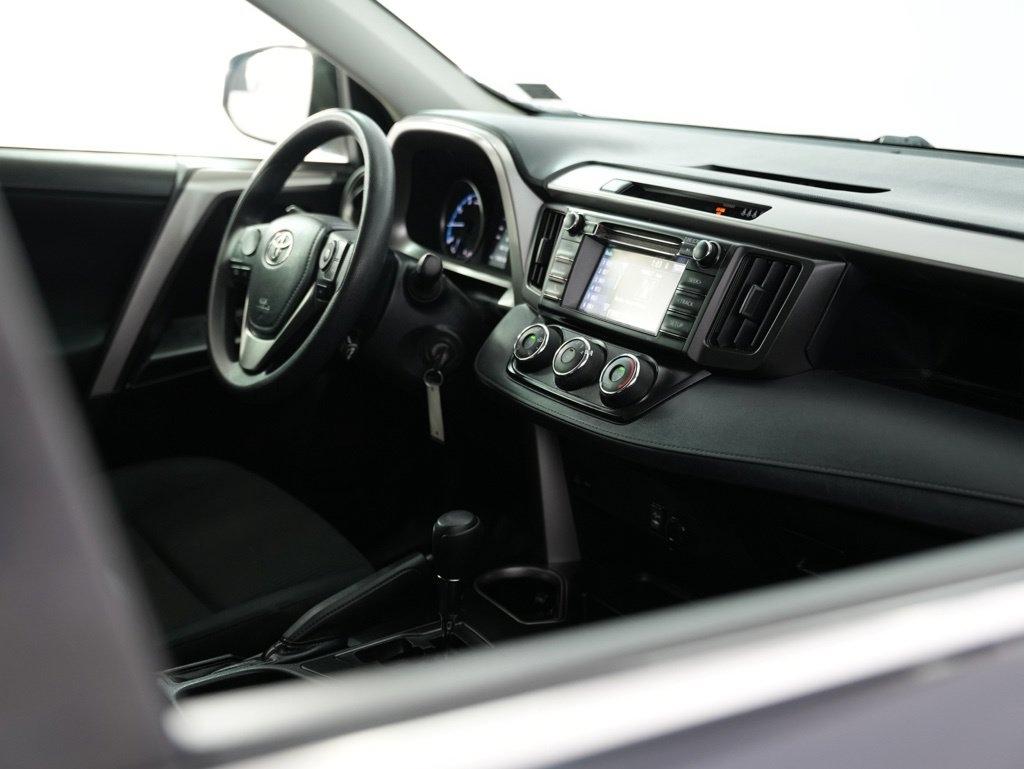 Toyota RAV4 LE AWD (Natl) 2018