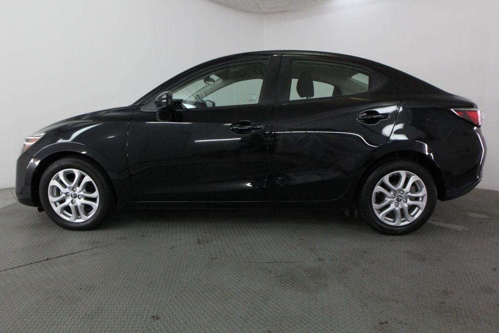 Toyota Yaris iA Manual (Natl) 2018