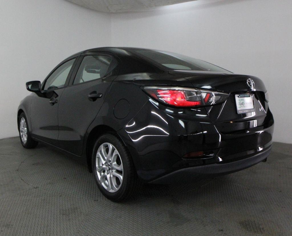 Toyota Yaris iA Manual (Natl) 2018