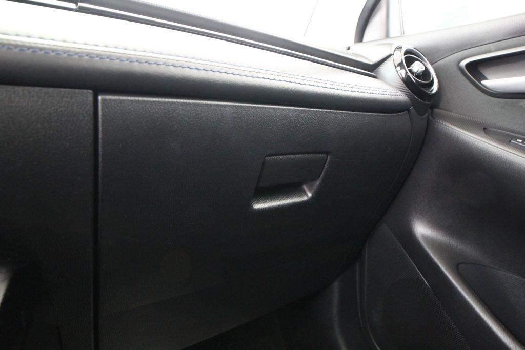 Toyota Yaris iA Manual (Natl) 2018