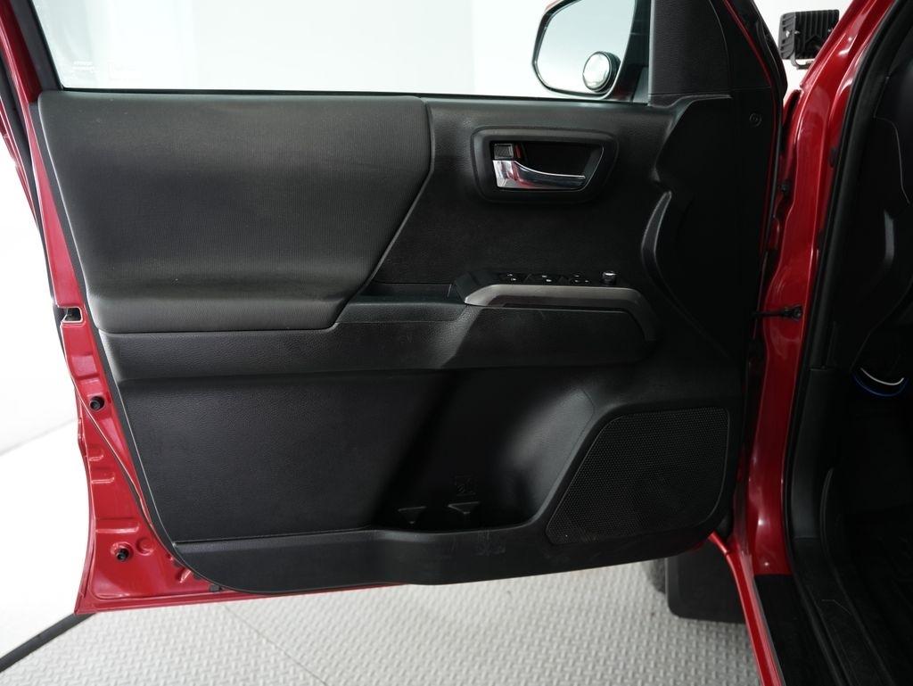 Toyota Tacoma TRD Off Road Double Cab 5' Bed V6 4x4 MT (Natl) 2017