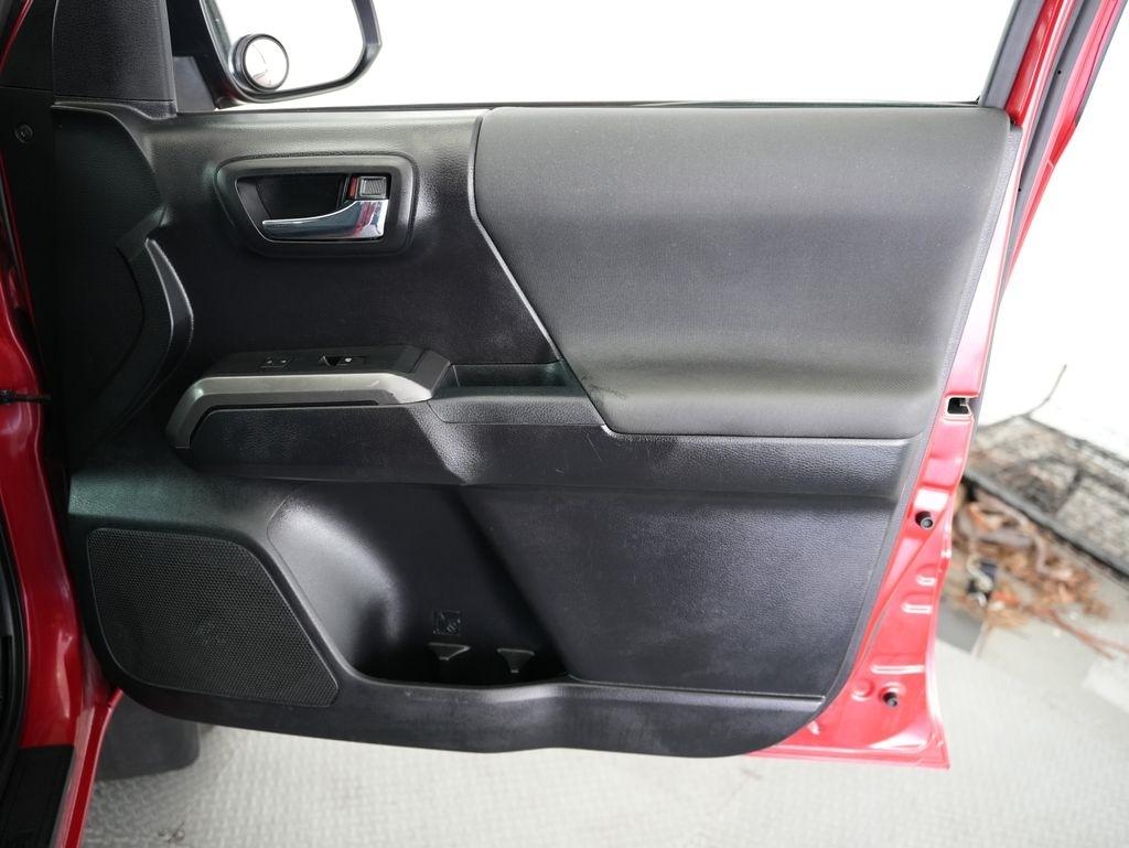 Toyota Tacoma TRD Off Road Double Cab 5' Bed V6 4x4 MT (Natl) 2017
