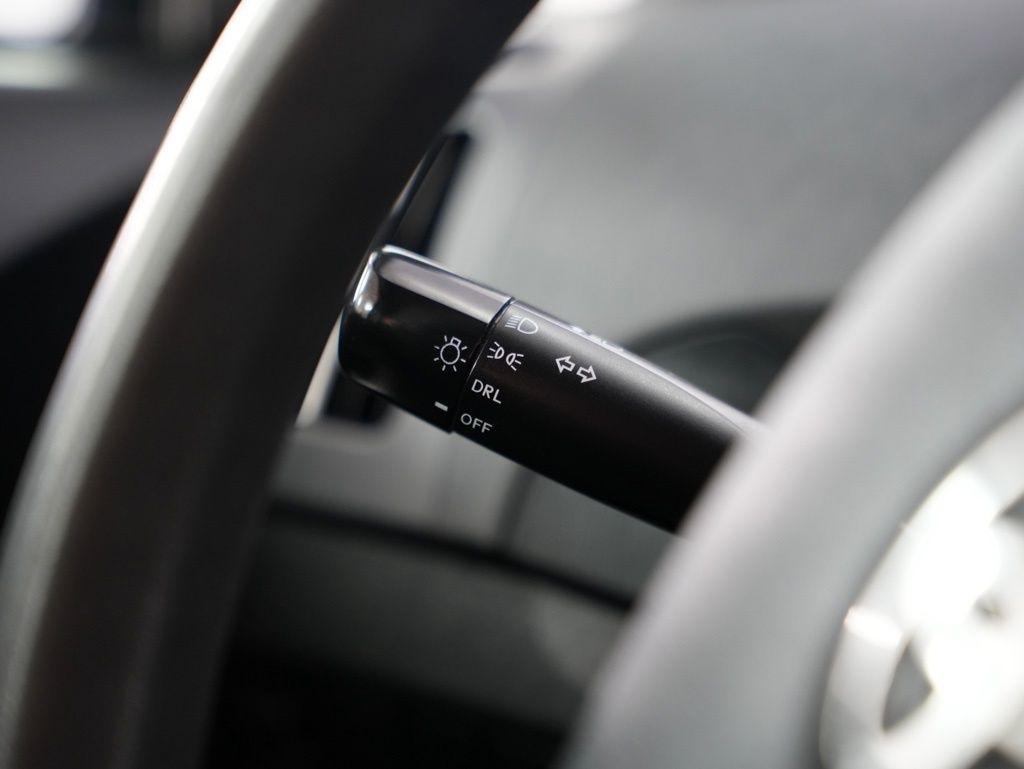 Toyota Prius 5dr HB Three (Natl) 2012