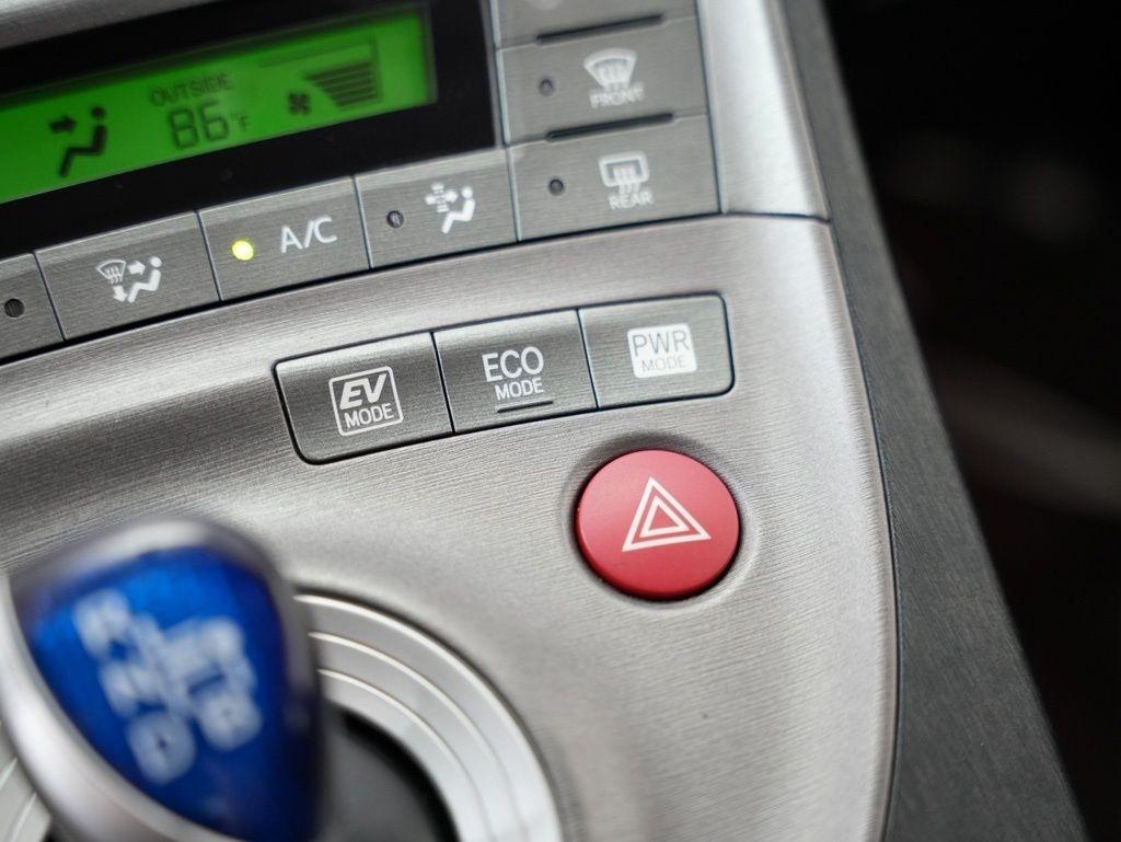 Toyota Prius 5dr HB Three (Natl) 2012