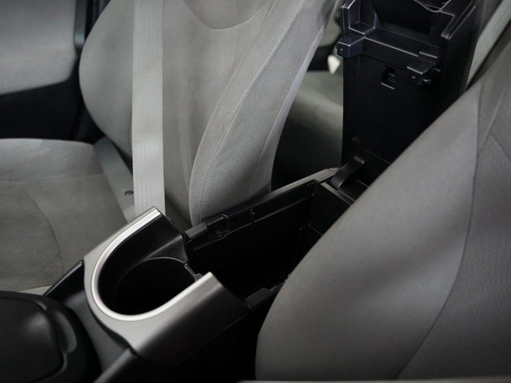 Toyota Prius 5dr HB Three (Natl) 2012