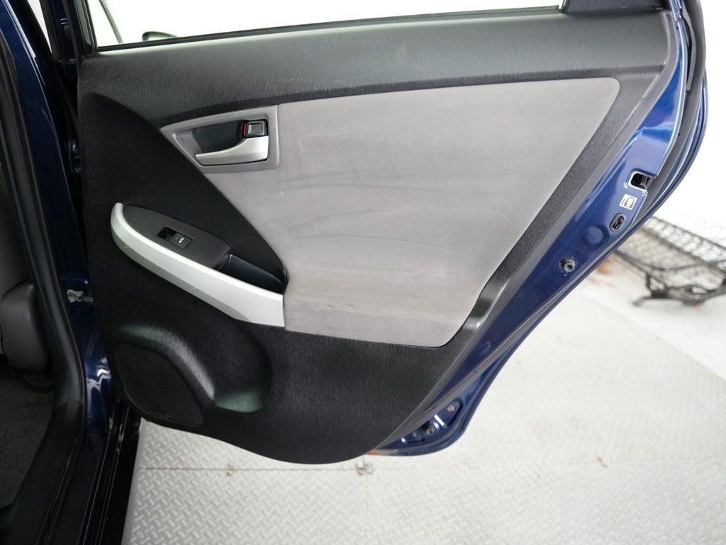 Toyota Prius 5dr HB Three (Natl) 2012