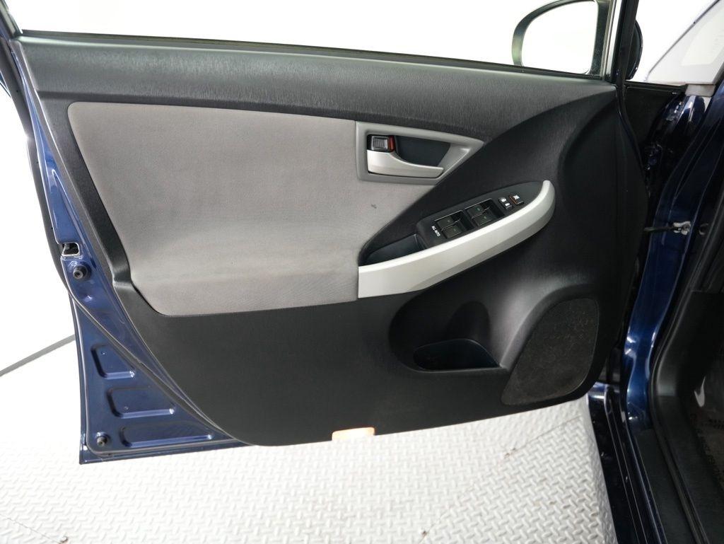 Toyota Prius 5dr HB Three (Natl) 2012