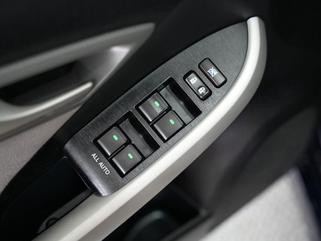Toyota Prius 5dr HB Three (Natl) 2012