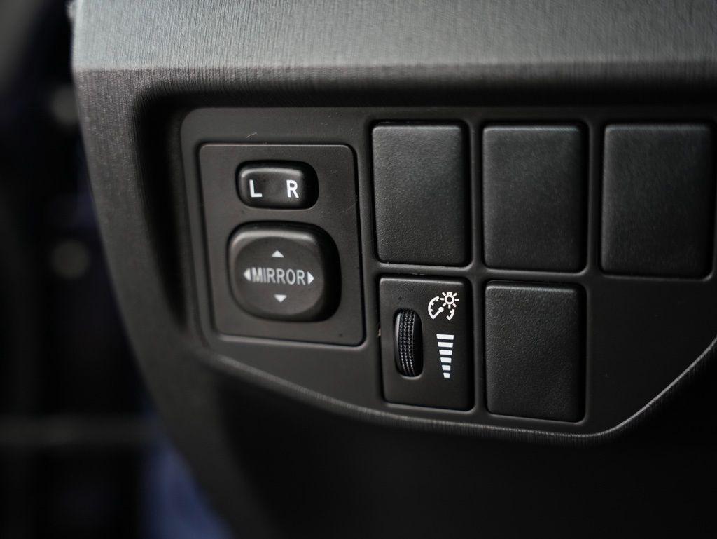 Toyota Prius 5dr HB Three (Natl) 2012