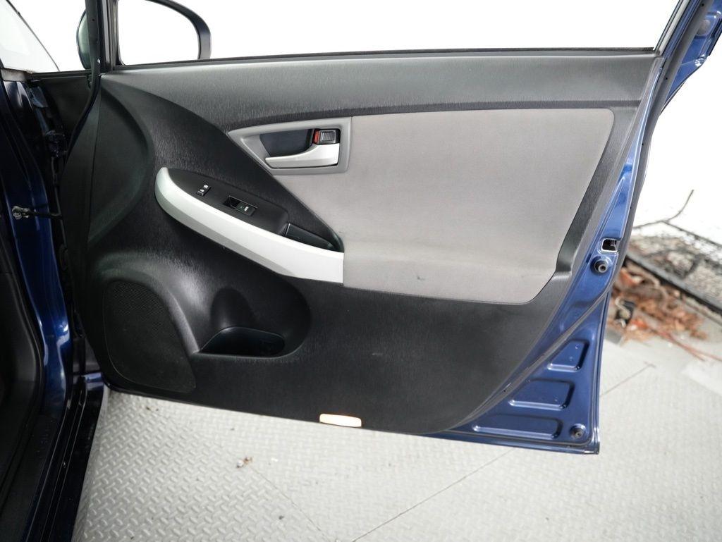 Toyota Prius 5dr HB Three (Natl) 2012