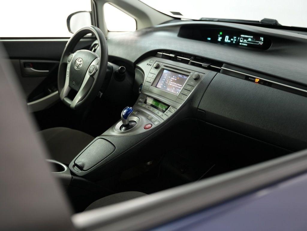Toyota Prius 5dr HB Three (Natl) 2012