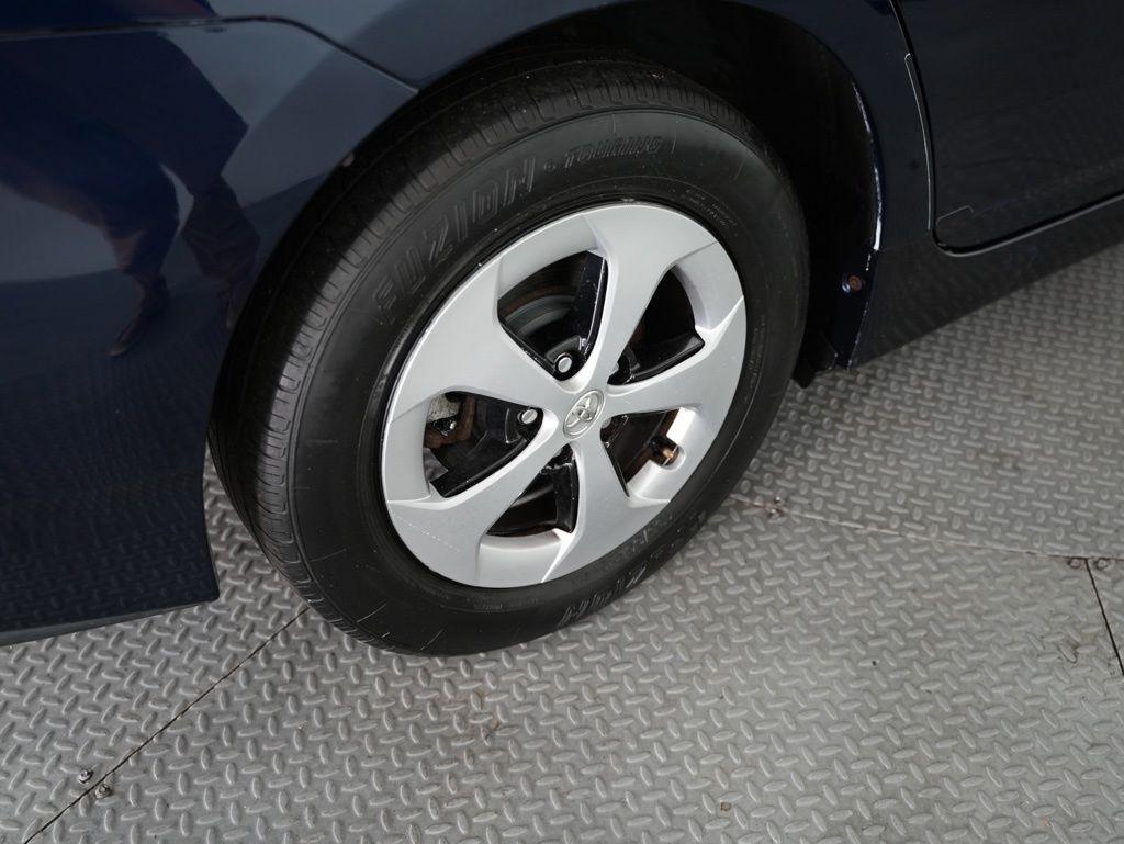 Toyota Prius 5dr HB Three (Natl) 2012