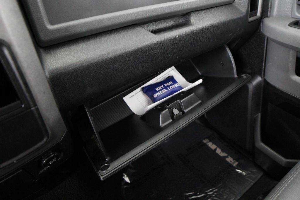 RAM 1500 2WD Reg Cab 120.5" Express 2014