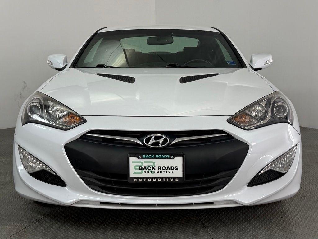 Hyundai Genesis Coupe 2dr 3.8L Man Base w/Black Seats 2015