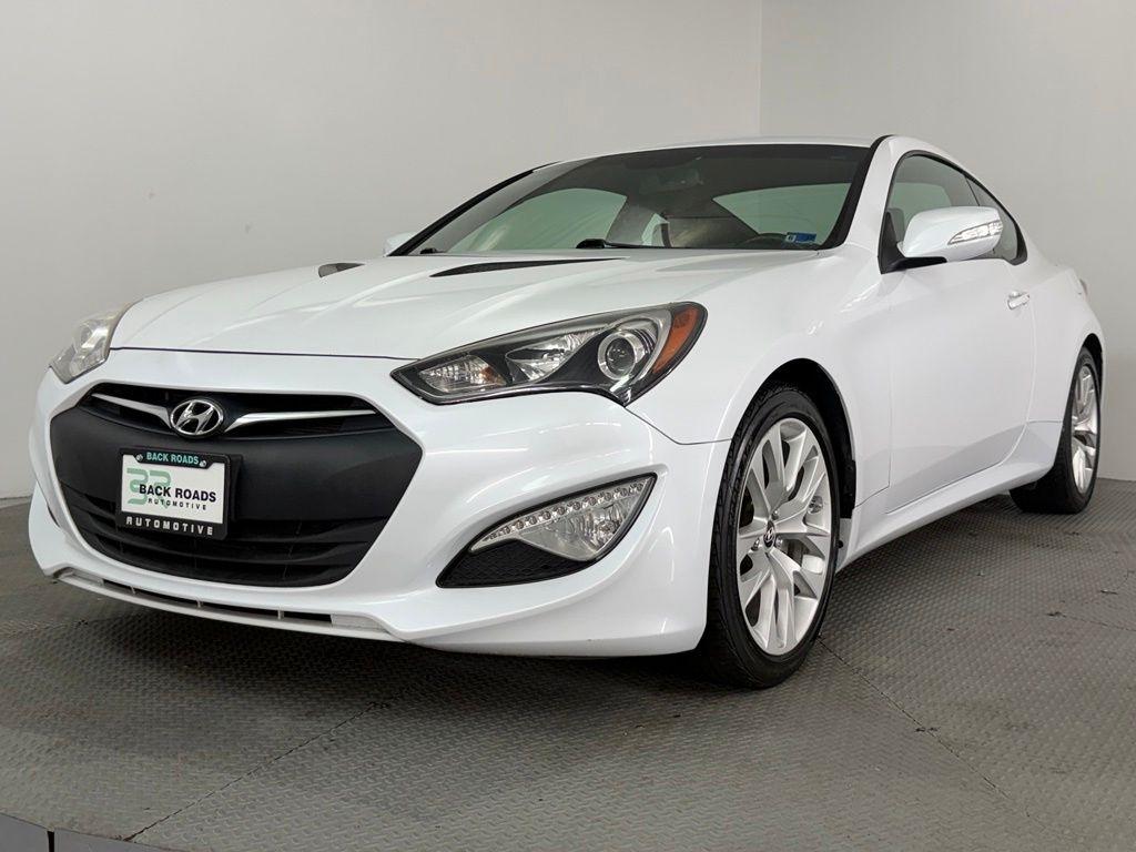 Hyundai Genesis Coupe 2dr 3.8L Man Base w/Black Seats 2015