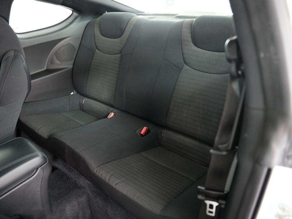 Hyundai Genesis Coupe 2dr 3.8L Man Base w/Black Seats 2015