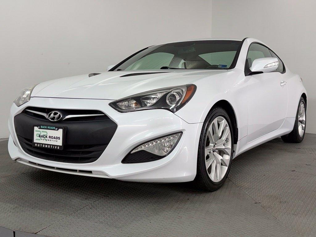 Hyundai Genesis Coupe 2dr 3.8L Man Base w/Black Seats 2015