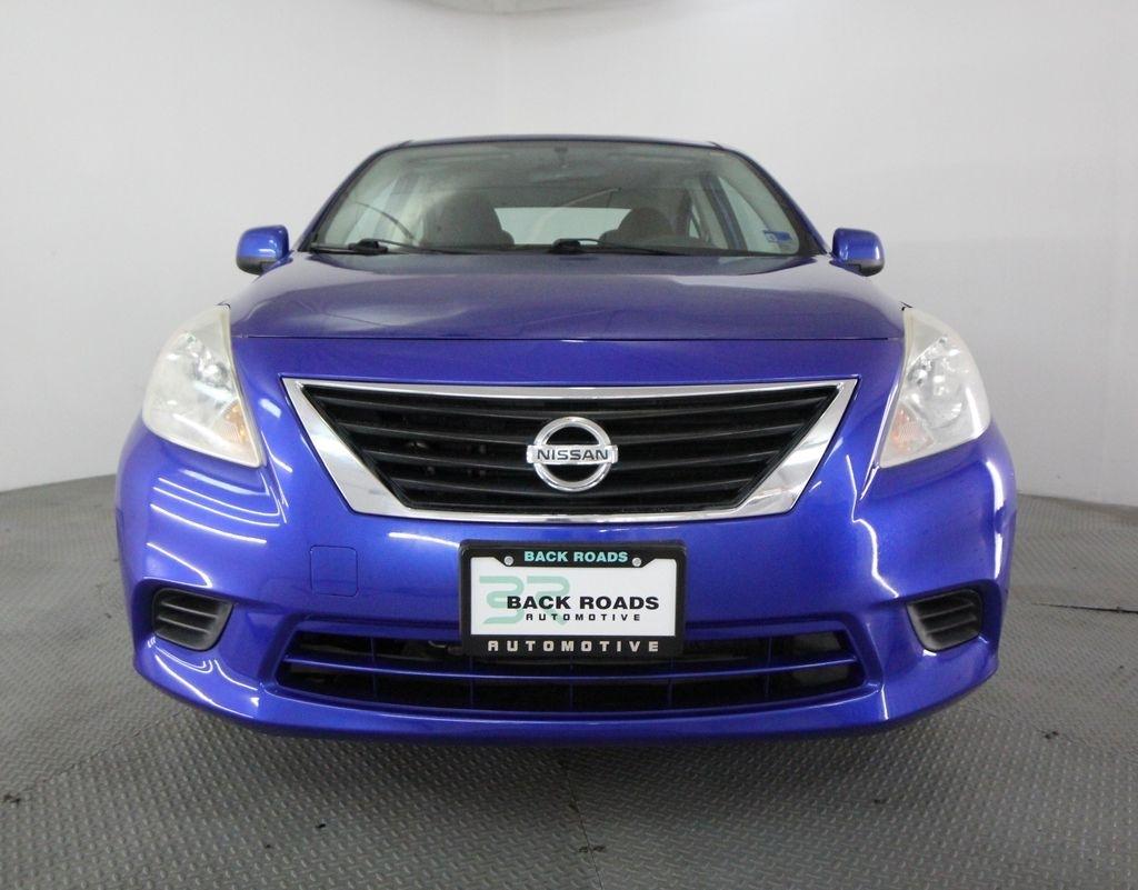 Nissan Versa 4dr Sdn CVT 1.6 SV 2013