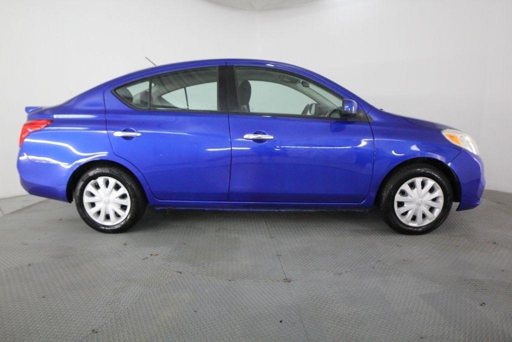 Nissan Versa 4dr Sdn CVT 1.6 SV 2013