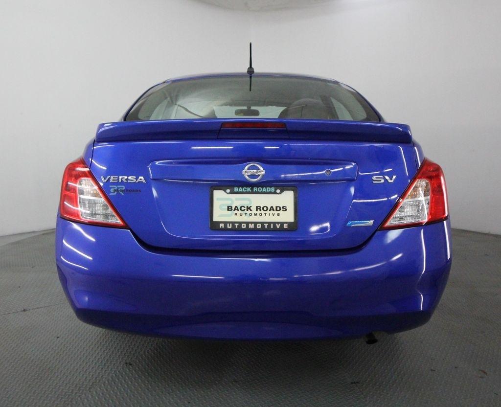 Nissan Versa 4dr Sdn CVT 1.6 SV 2013