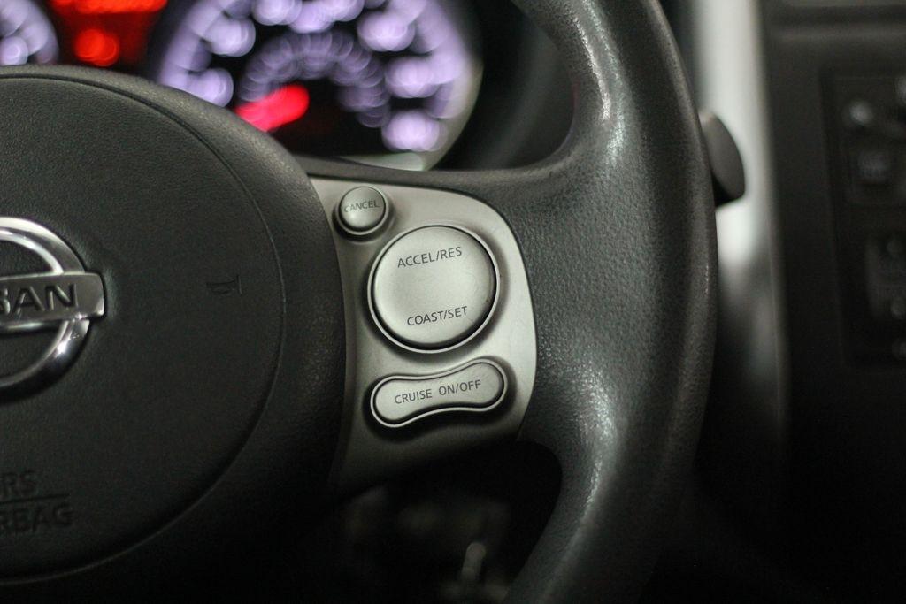 Nissan Versa 4dr Sdn CVT 1.6 SV 2013