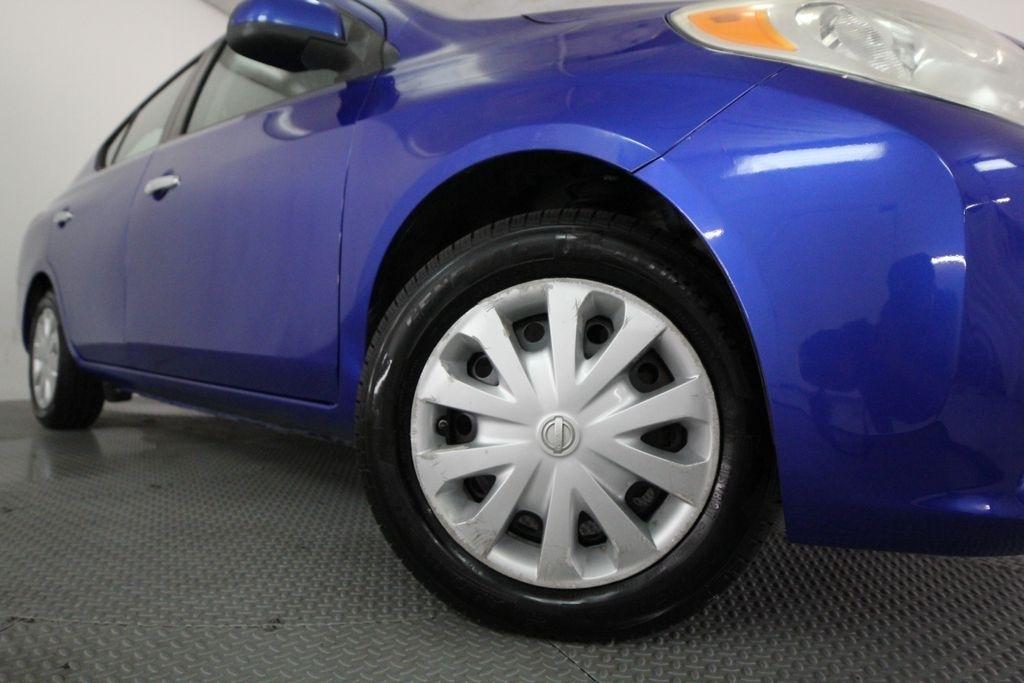 Nissan Versa 4dr Sdn CVT 1.6 SV 2013