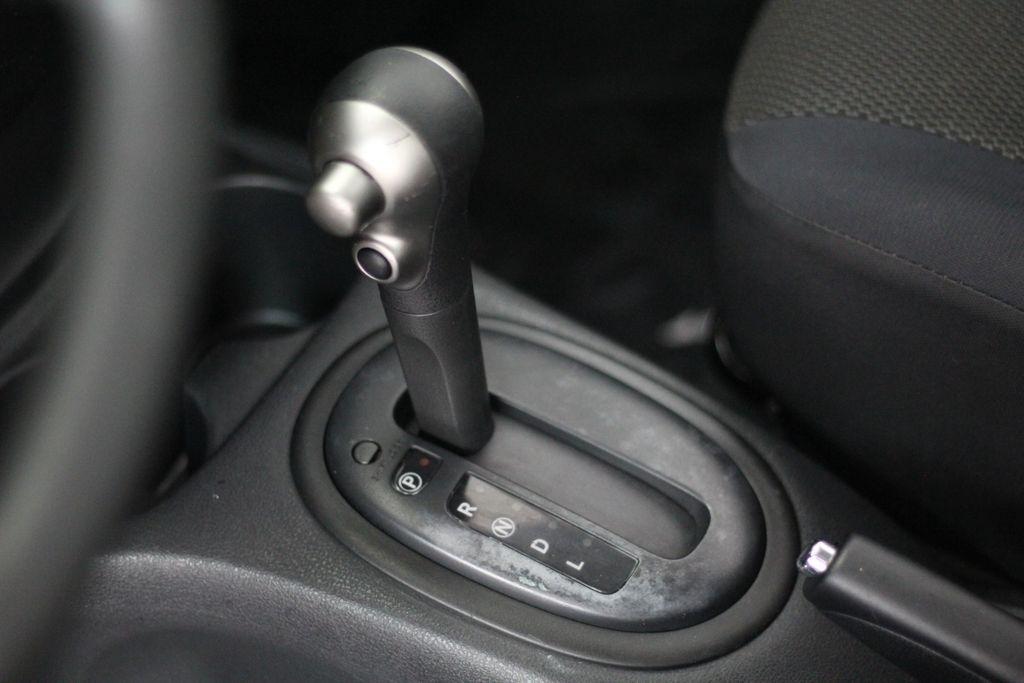 Nissan Versa 4dr Sdn CVT 1.6 SV 2013