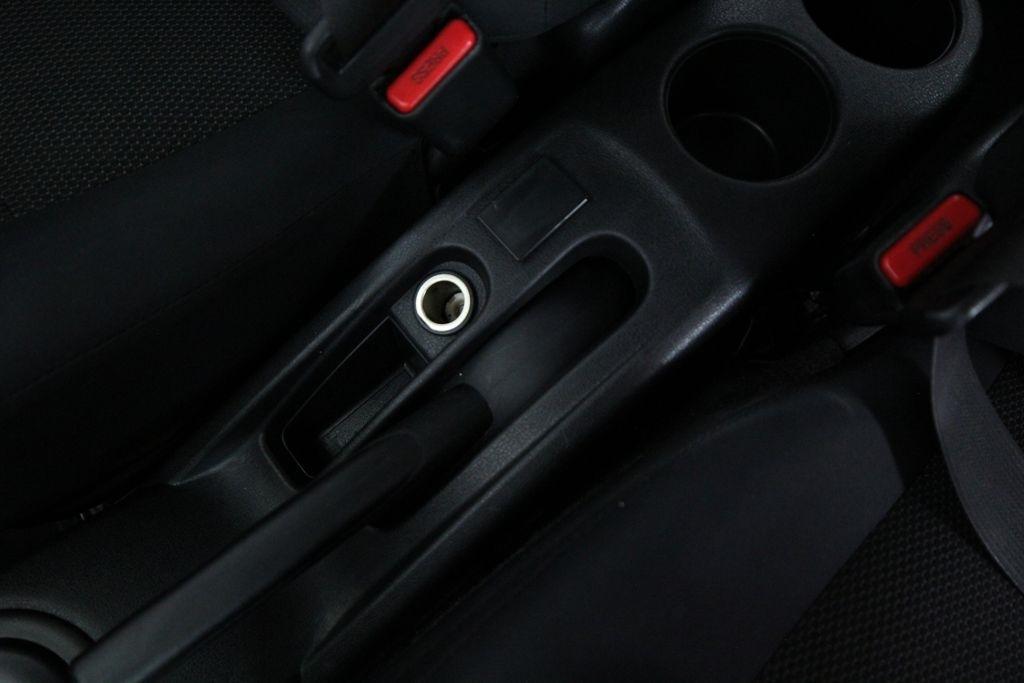 Nissan Versa 4dr Sdn CVT 1.6 SV 2013