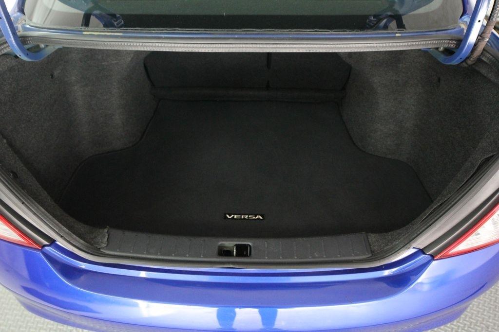 Nissan Versa 4dr Sdn CVT 1.6 SV 2013