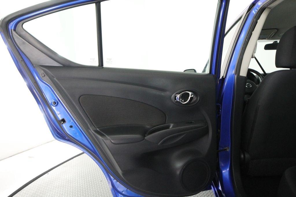 Nissan Versa 4dr Sdn CVT 1.6 SV 2013