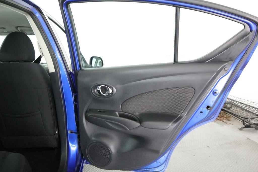 Nissan Versa 4dr Sdn CVT 1.6 SV 2013
