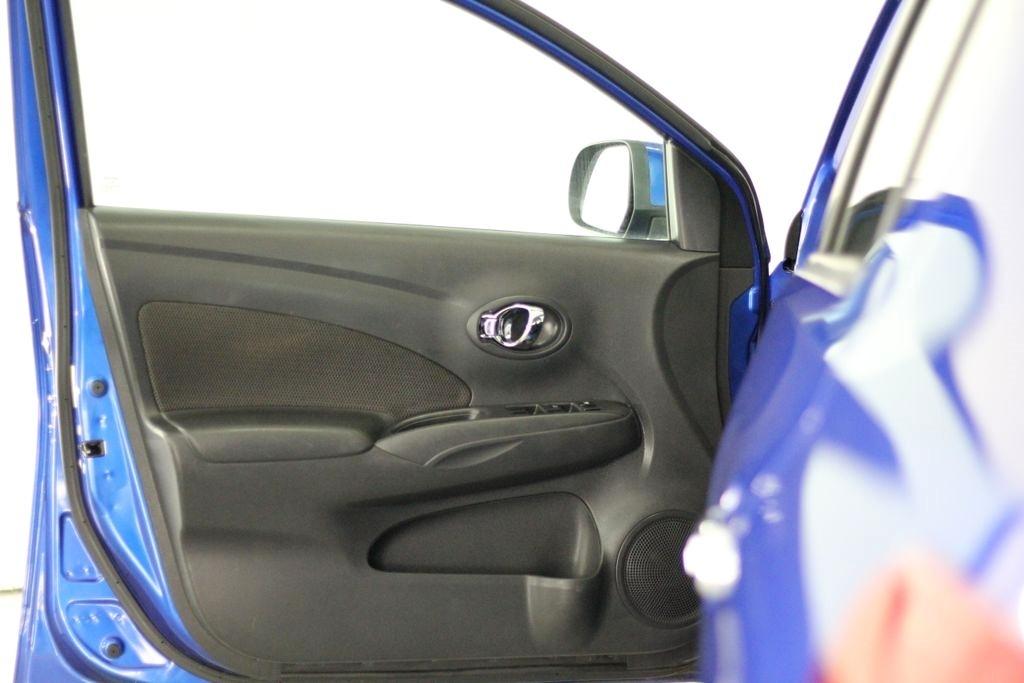 Nissan Versa 4dr Sdn CVT 1.6 SV 2013