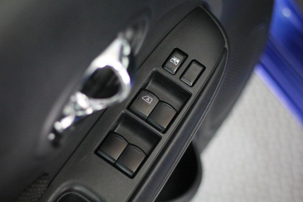 Nissan Versa 4dr Sdn CVT 1.6 SV 2013