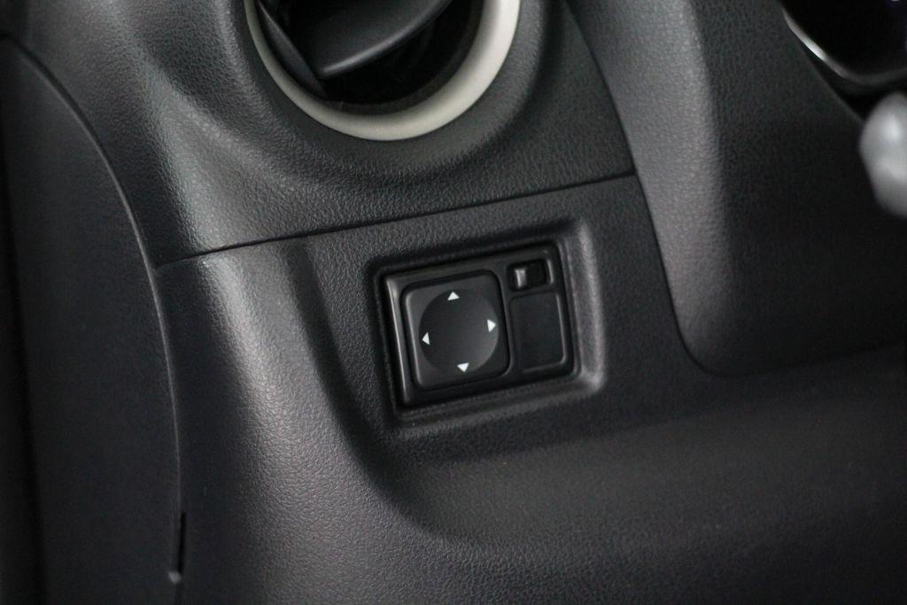 Nissan Versa 4dr Sdn CVT 1.6 SV 2013