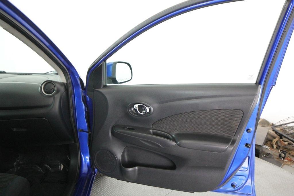 Nissan Versa 4dr Sdn CVT 1.6 SV 2013
