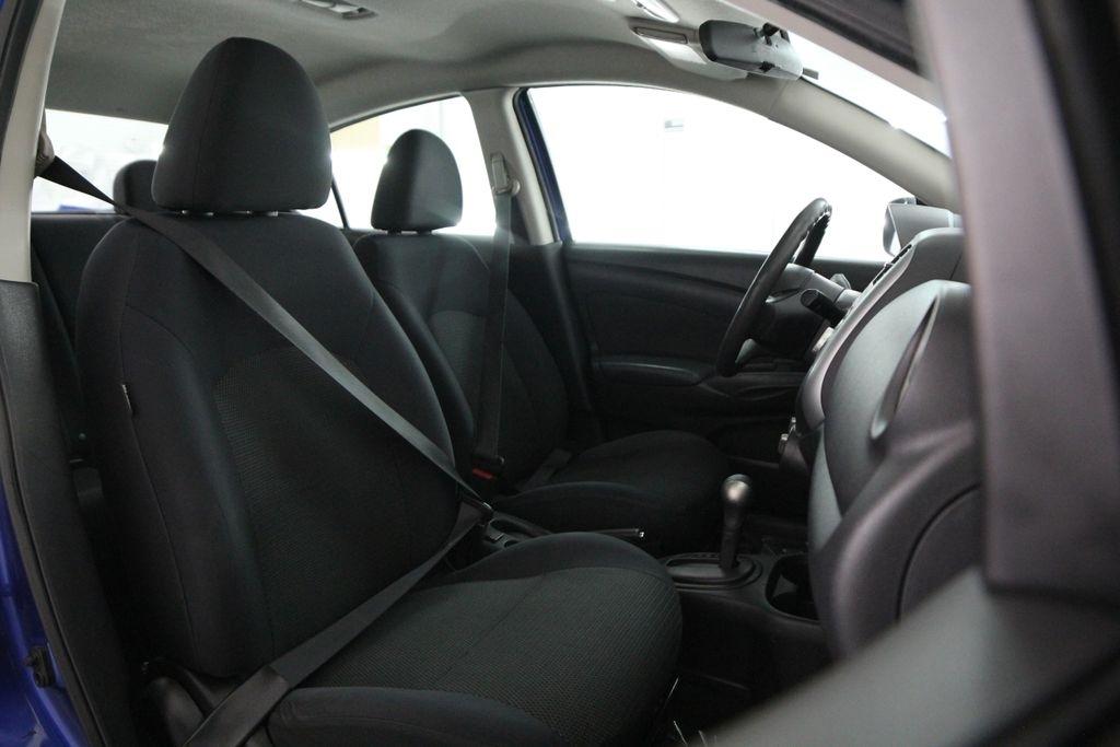 Nissan Versa 4dr Sdn CVT 1.6 SV 2013
